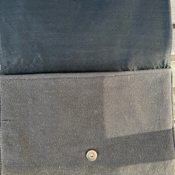 Embroidered clutch - Picture 3 of 3